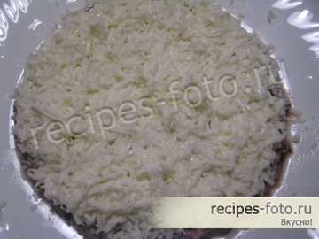 Салат "Мимоза" с консервой, картошкой и без сыра