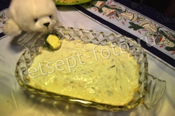 Салат "Мимоза" с маслом, сыром и горбушей