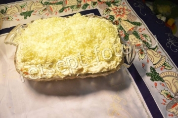 Салат "Мимоза" с маслом, сыром и горбушей