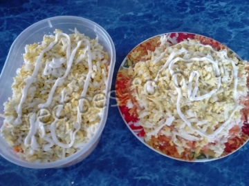 Салат "Мимоза" с плавленым сыром и картошкой