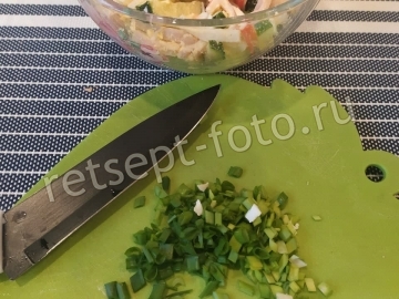 Салат "Морская свежесть" с кальмарами и крабовыми палочками