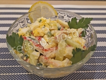 Салат "Морская свежесть" с кальмарами и крабовыми палочками