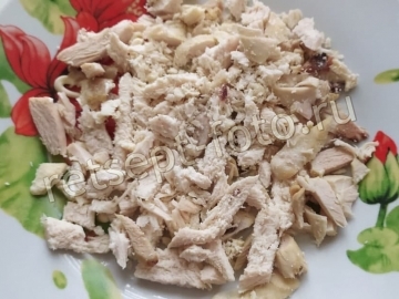 Салат "Мужские слезы" с жареными грибами и курицей