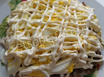 Салат "Мужские слезы" с жареными грибами и курицей