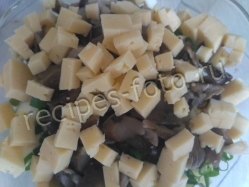 Салат "Мужской каприз" с грибами и мясом