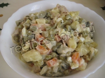 Салат "Оливье" с курицей