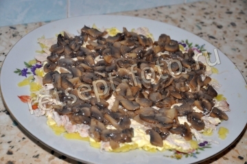 Салат "Осенний" с курицей и грибами