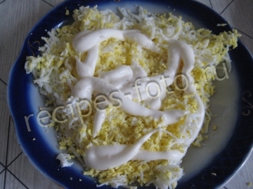 Салат "Петушок" с грибами и курицей
