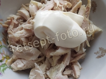 Салат "Подсолнух" с корейской морковью и курицей