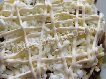 Салат "Подсолнух" с корейской морковью и курицей