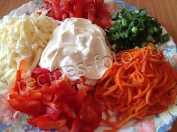 Салат «Радуга» с корейской морковкой и мясом