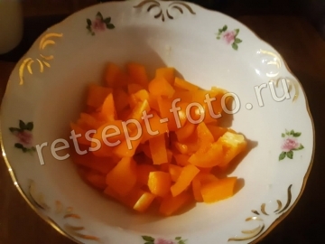 Салат "Ревнивец" с курицей, сухариками и моцареллой