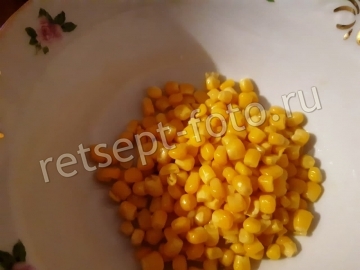 Салат "Ревнивец" с курицей, сухариками и моцареллой