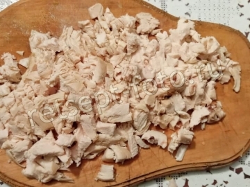 Салат "Ромашка" с чипсами кучками