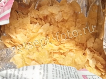 Салат "Ромашка" с чипсами кучками
