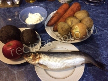 Салат "Селедка под шубой" с яблоком