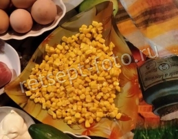 Салат "Соломка" с колбасой и кукурузой