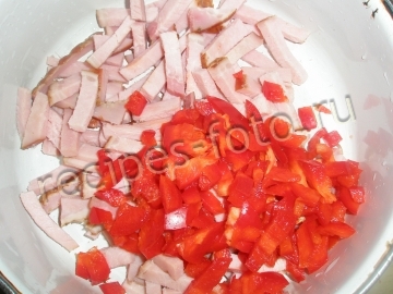 Салат "Сытный" с ветчиной, сыром и болгарским перцем