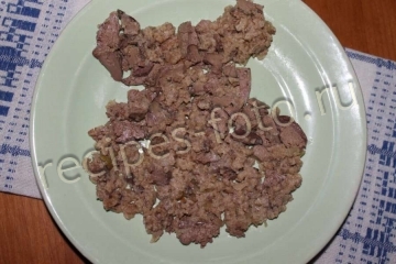 Салат "Тигренок" с куриной печенью слоями