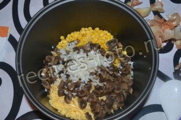 Салат "Зодиак" с шампиньонами и курицей