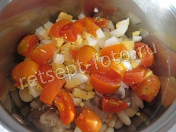 Салат с фасолью и маринованными грибами