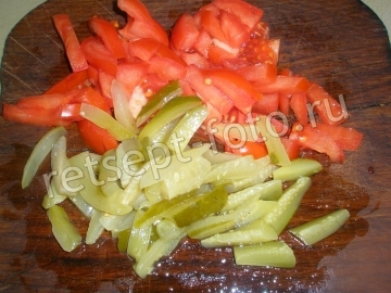 Салат из куриных сердечек с копченым сыром