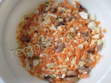 Салат из фасоли с яйцом