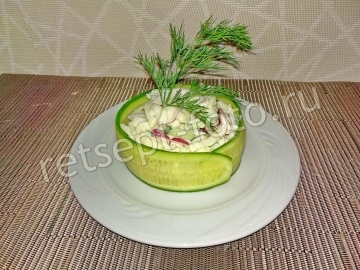 Салат из кальмаров с огурцами