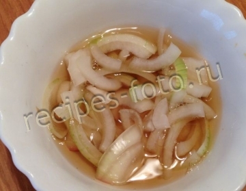 Салат из кальмаров с пекинской капустой, огурцами и помидорами без майонеза