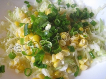 Салат из капусты и кукурузы