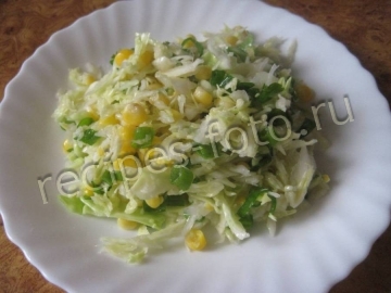 Салат из капусты и кукурузы