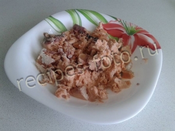 Салат из консервированной горбуши с фасолью