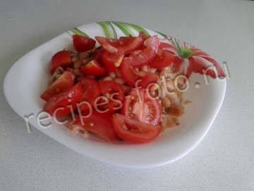 Салат из консервированной горбуши с фасолью