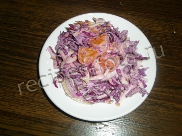 Салат из красной капусты с сыром и апельсином
