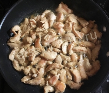 Салат из краснокочанной капусты с курицей