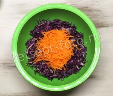 Салат из краснокочанной капусты с курицей
