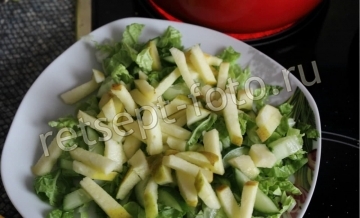 Салат из морепродуктов с овощами
