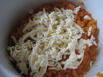 Салат из моркови с сыром и яйцом