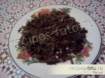 Салат из морской капусты и копченой горбуши