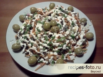 Салат из морской капусты и копченой горбуши