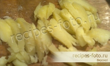 Салат из морской капусты с яйцом и картофелем