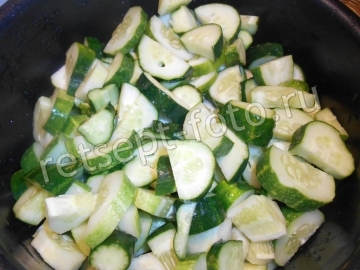 Салат из огурцов с горчицей, чесноком и луком на зиму