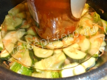 Салат из огурцов с горчицей, чесноком и луком на зиму