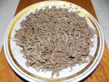 Салат из печени с морковью и луком