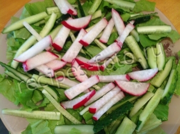 Салат из редиса с курицей и огурцом без майонеза