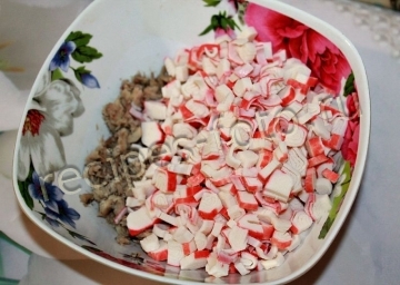 Салат из сайры консервированной с крабовыми палочками на праздник