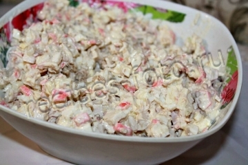 Салат из сайры консервированной с крабовыми палочками на праздник