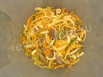 Салат из сердца с морковью и луком