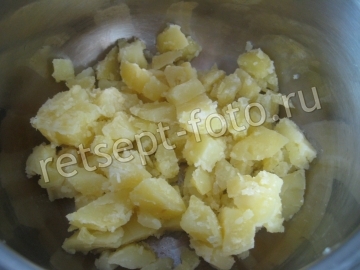Салат из соленой скумбрии с овощами и яйцом