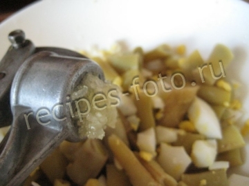 Салат из стручковой фасоли с яйцом на скорую руку